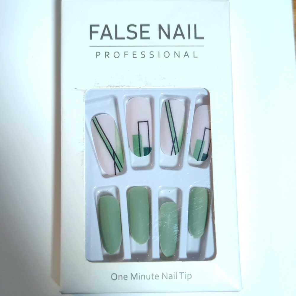 Press on nails - green stripe